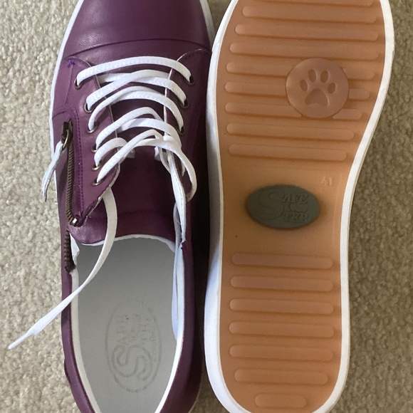 Purple leather sneakers size 41 - Picture 1 of 1